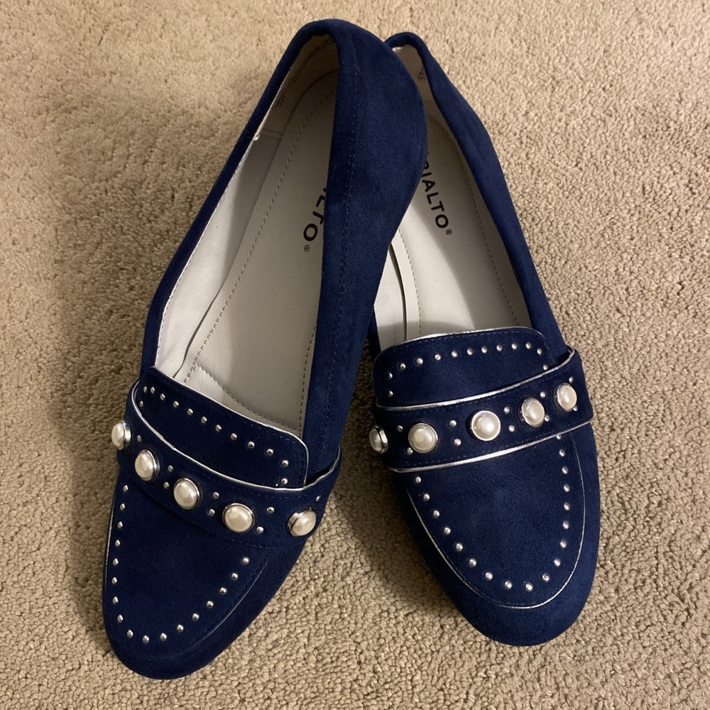 NEW RIALTO WOMEN'S NAVY SUEDE LIKE EMBELLISHED FLATS FAUX PEARLS STUDS SIZE 8.5M